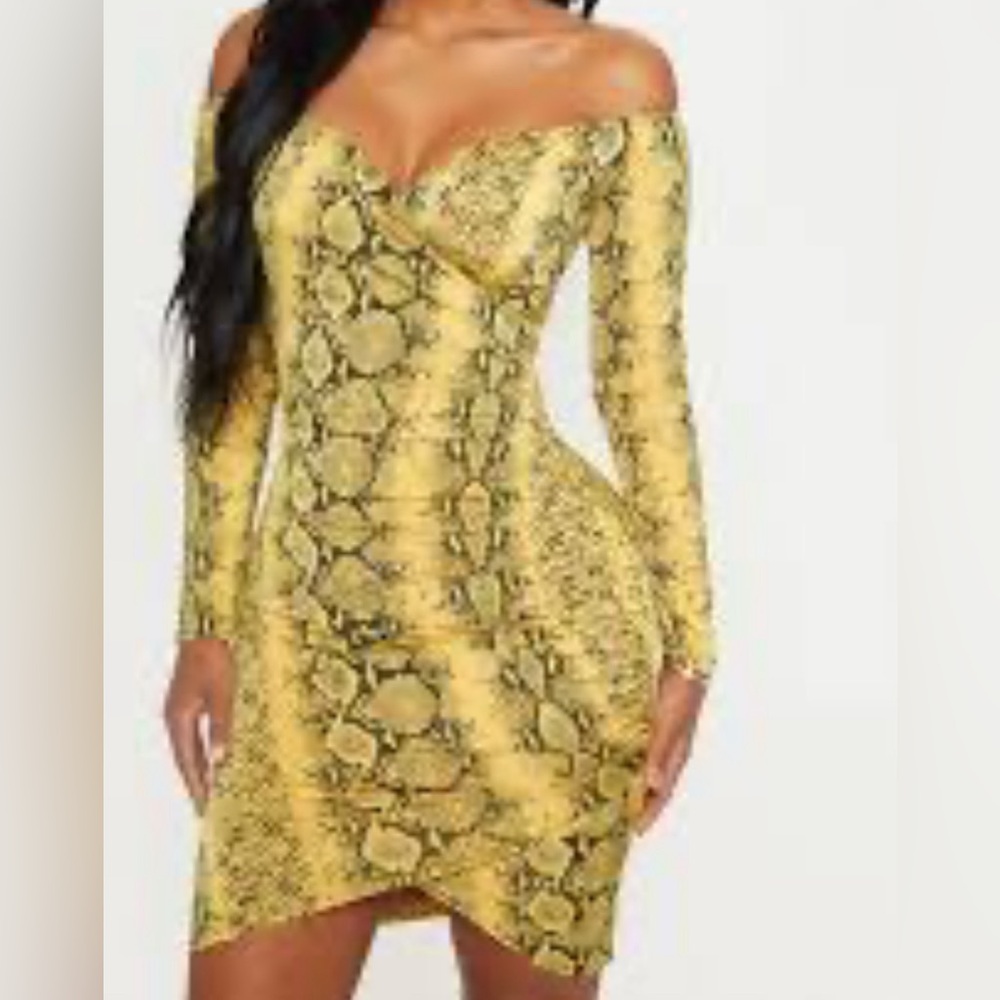 NWT (US 10) Yellow/Black Snake Print Off Shoulder Bodycon Mini Dress Casual